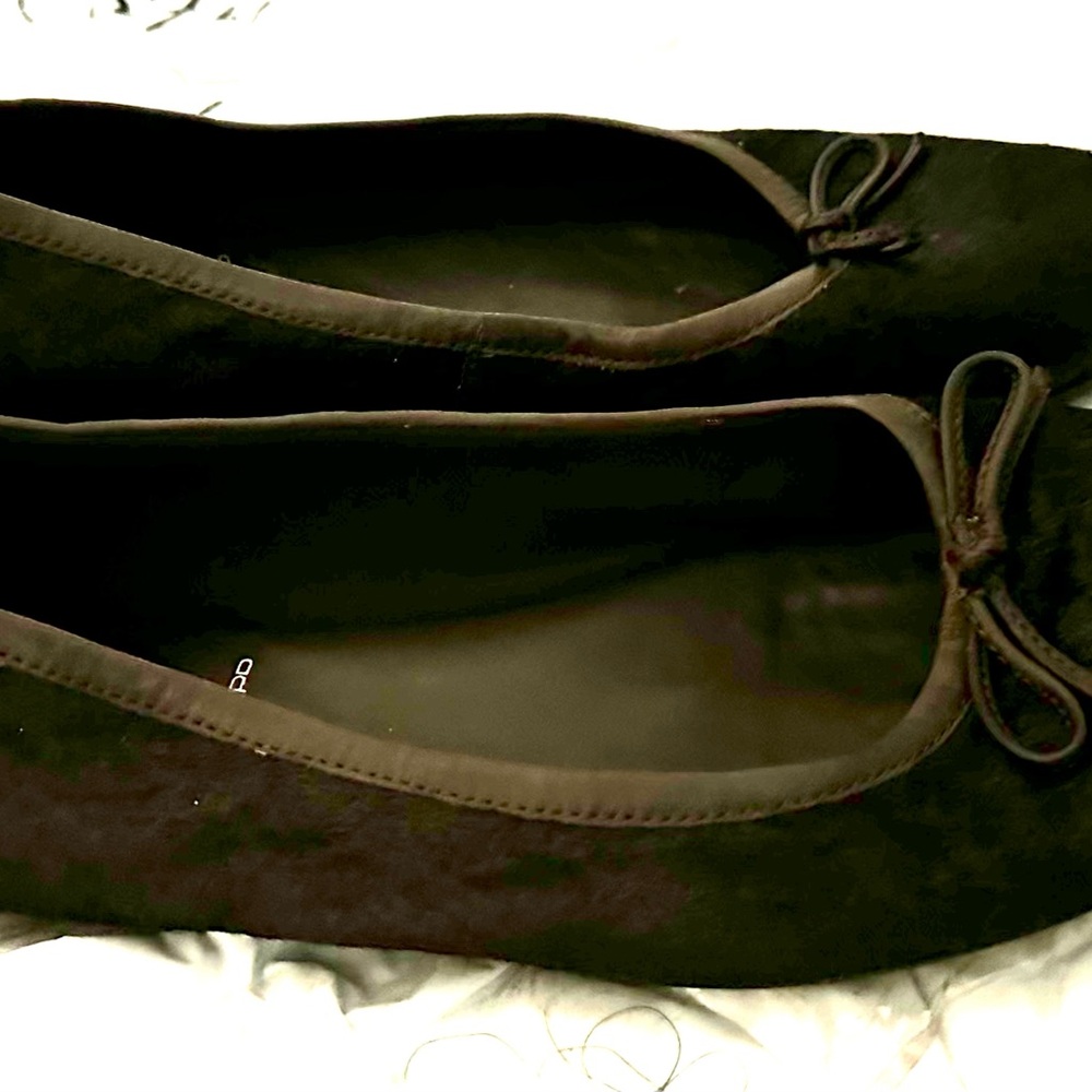 Classic Dark Ballet Flats with Bow Detail